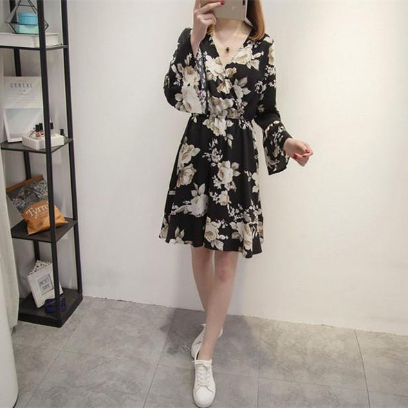 Bell sleeve Print V neck Black Plus size skater Dresses